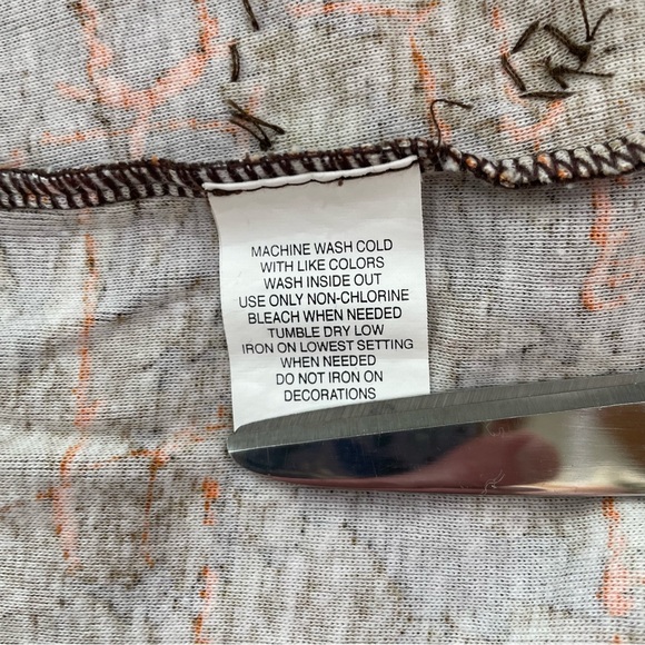 alc At Last Women's Knit Top Sz 1X Brown Floral Sequins City Look 3/4 Sleeves - Picture 5 of 6